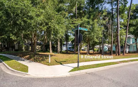 8 Emerald St, Beaufort, SC 29907