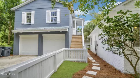 703 Newcastle St, Beaufort, SC 29902