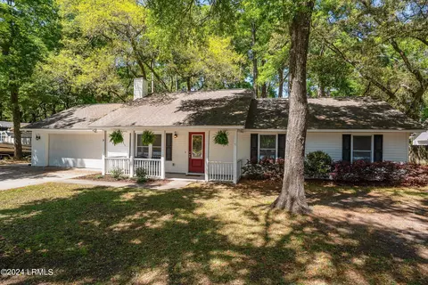 9 Miller Dr W, Beaufort, SC 29907