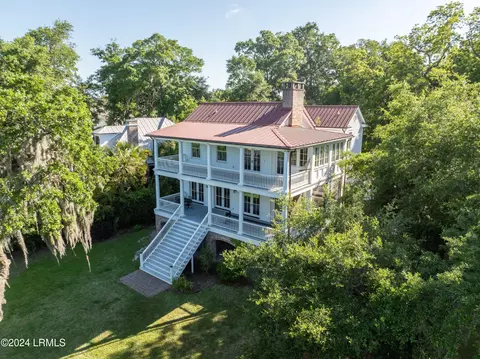 16 Wrights Point Cir, Beaufort, SC 29906