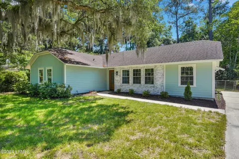 2706 S Royal Oaks Dr, Beaufort, SC 29902