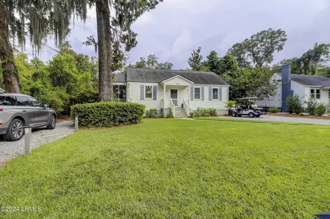 918 Laudonniere St, Beaufort, SC 29902