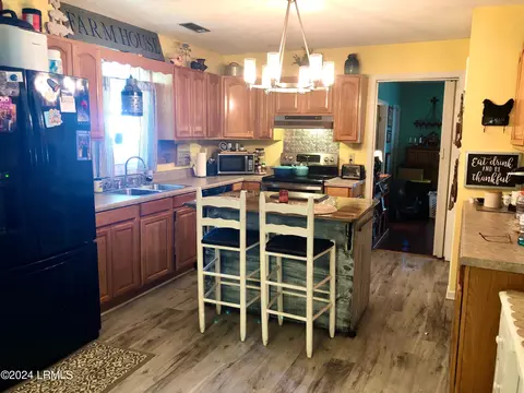 Kitchen - 1202 Holly St W, Hampton, SC 29924 photo 1 of 1