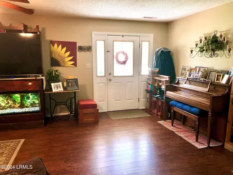 Living - 1202 Holly St W, Hampton, SC 29924 photo 1 of 3