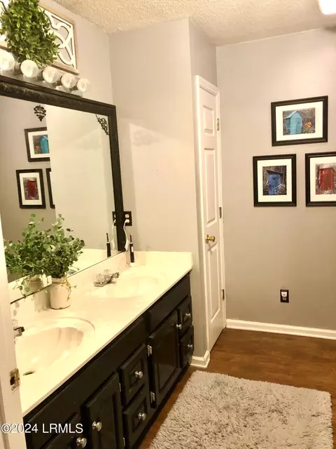 Bath - 1202 Holly St W, Hampton, SC 29924 photo 2 of 3