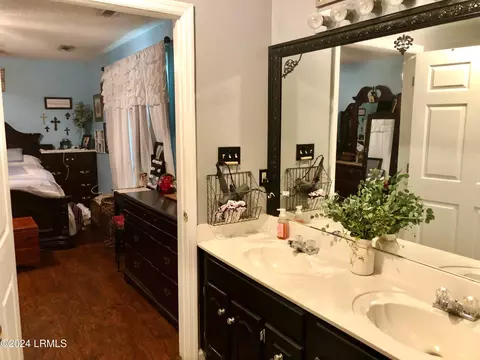 Bath - 1202 Holly St W, Hampton, SC 29924 photo 1 of 3