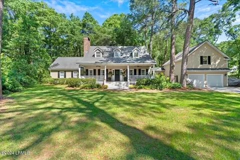 8 Burckmyer Dr, Beaufort, SC 29907