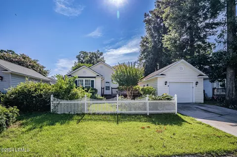 8 Wateree Ct, Beaufort, SC 29902