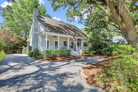 2 Bostick Cir, Beaufort, SC 29902