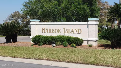 4 Lakeview Ln, Saint Helena Island, SC 29920