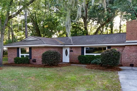 610 Battery Creek Rd, Beaufort, SC 29902