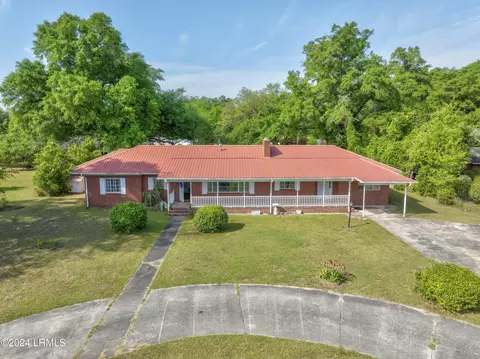 406 E Carolina Ave, Varnville, SC 29944