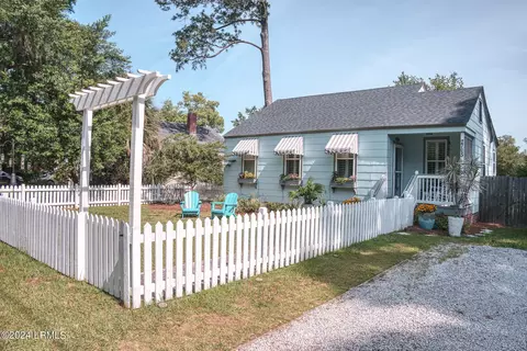2705 Oaklawn St, Beaufort, SC 29902