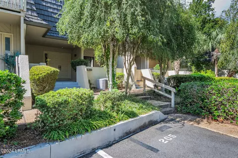 1 Gloucester Rd #205, Hilton Head Island, SC 29928