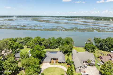 1702 Riverside Dr, Beaufort, SC 29902