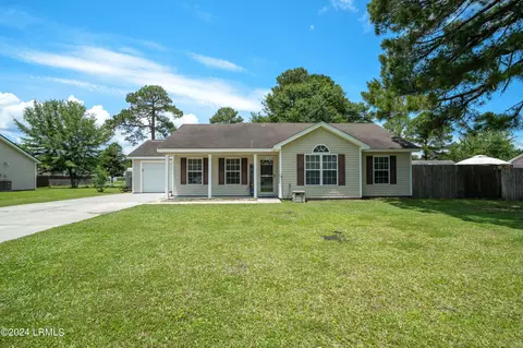 54 Pelican Cir, Beaufort, SC 29906