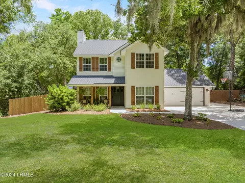 8 Purrysburg Dr, Beaufort, SC 29907