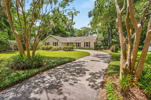 38 Marsh Dr, Beaufort, SC 29907