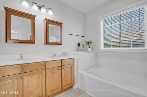 Bath - 163 Pinecrest Cir, Bluffton, SC 29910 photo 1 of 4