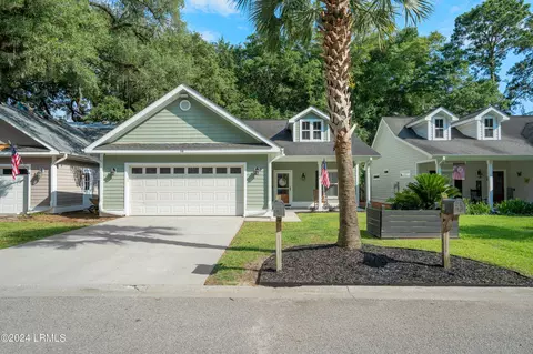 14 Carolina Village Cir, Beaufort, SC 29906
