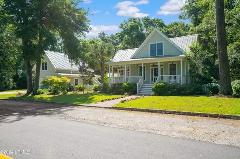 886 Magnolia Bluff Cir, Beaufort, SC 29902