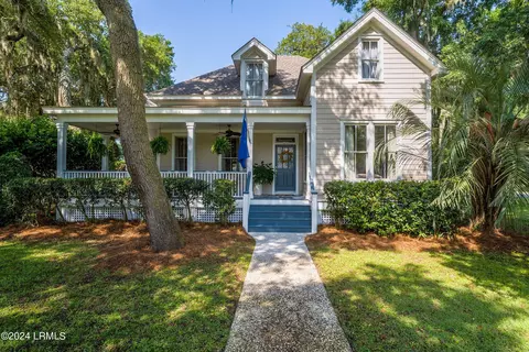 107 Coosaw Club Dr, Beaufort, SC 29907