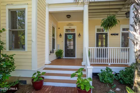 201 Whelk Rd, Beaufort, SC 29906