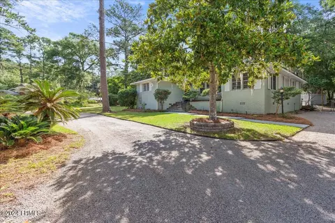 507 Center Dr E, Beaufort, SC 29902