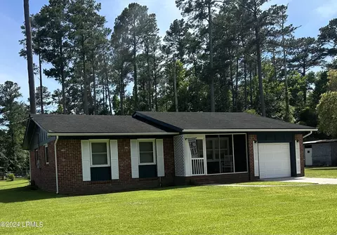 385 Charles St, Varnville, SC 29944