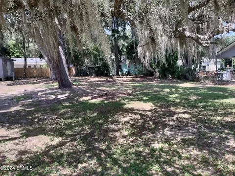 1103 Emmons St, Beaufort, SC 29902