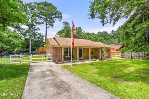 49 Hewlett Rd, Beaufort, SC 29907
