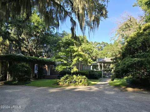 2 Pleasant View Ln, Beaufort, SC 29902