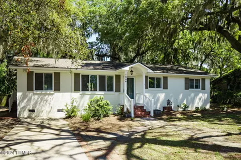 1606 Madrid Ave, Port Royal, SC 29935