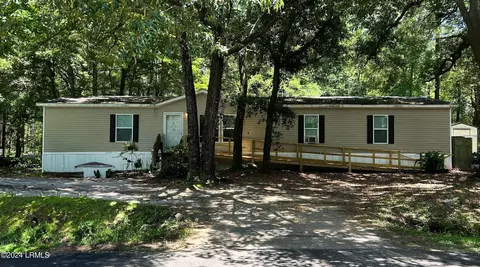 2 Craig Ln, Beaufort, SC 29906