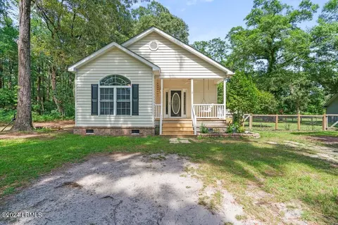 8 Summer Field Ct, Beaufort, SC 29907