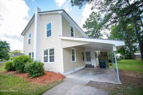 Exterior - 407 Elm St E, Hampton, SC 29924 photo 2 of 4