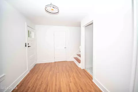 Entry Way - 407 Elm St E, Hampton, SC 29924 photo 1 of 2