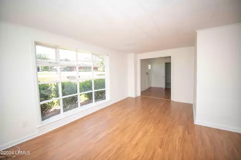 Living - 407 Elm St E, Hampton, SC 29924 photo 1 of 4