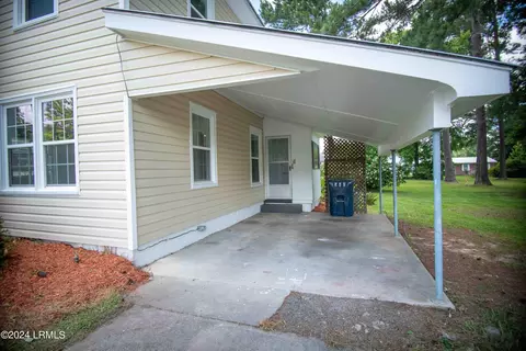 Exterior - 407 Elm St E, Hampton, SC 29924 photo 4 of 4