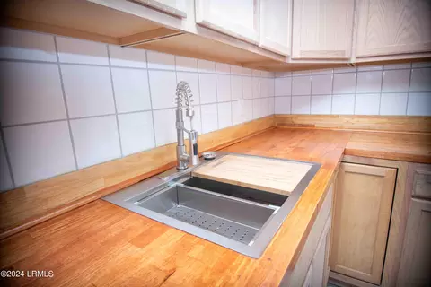 Kitchen - 407 Elm St E, Hampton, SC 29924 photo 3 of 4