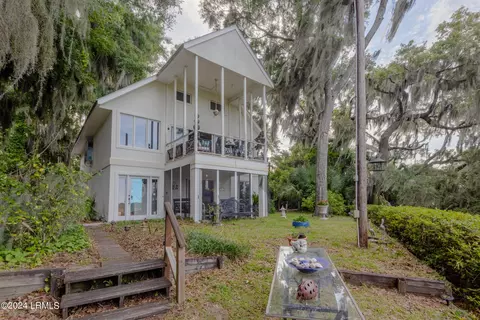 2427 Pigeon Point Rd, Beaufort, SC 29902