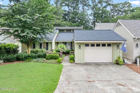 17 Wax Myrtle Ln, Hilton Head Island, SC 29926