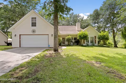 7 Purrysburg Dr, Beaufort, SC 29907