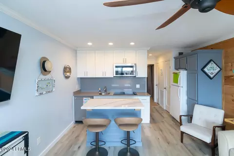 40 Folly Field Rd #B352, Hilton Head Island, SC 29928