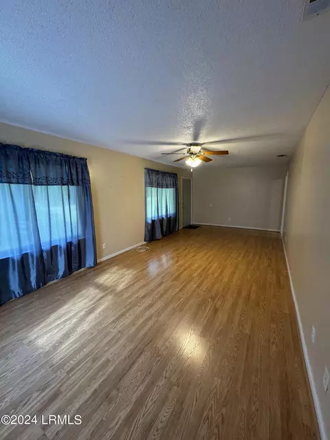 Living - 106 Yasmin St, Hampton, SC 29924 photo 1 of 2