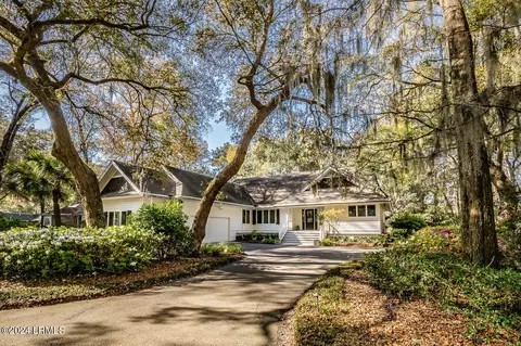 413 Island Cir E, Saint Helena Island, SC 29920