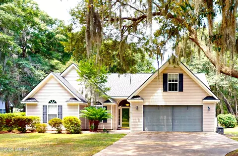 35 Purrysburg Dr, Beaufort, SC 29907