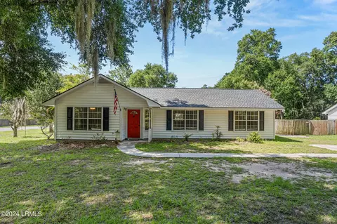 41 Lucy Creek Dr, Beaufort, SC 29907