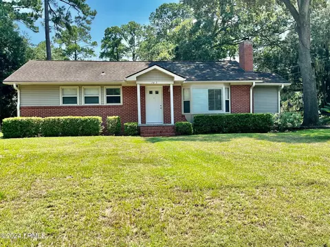 2412 Pine Ct N, Beaufort, SC 29902