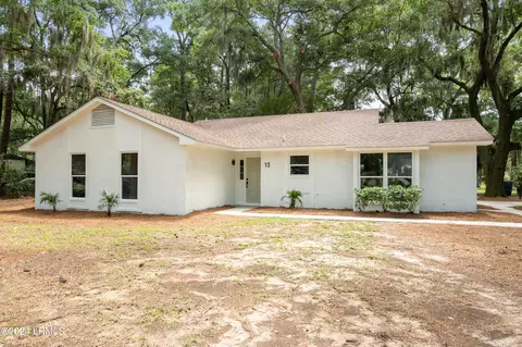 13 Prince William Dr, Port Royal, SC 29935